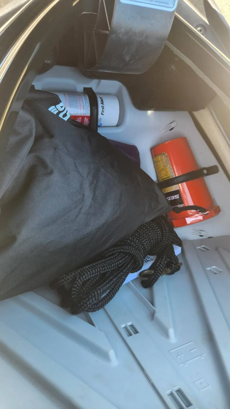 Slide: The Image of Sea-Doo GTI Limited 155 2017 - 8