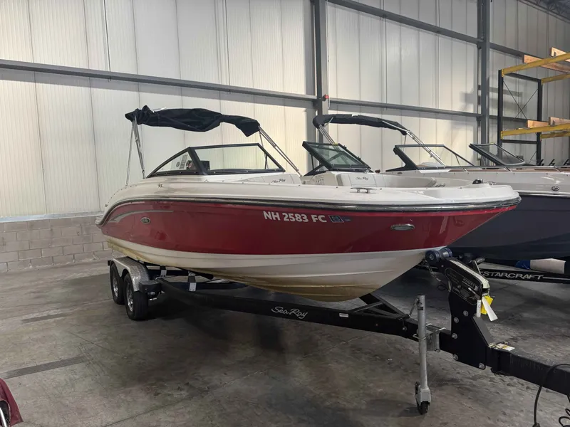 Slide: The Image of Sea Ray SPX 210 2021 - 15