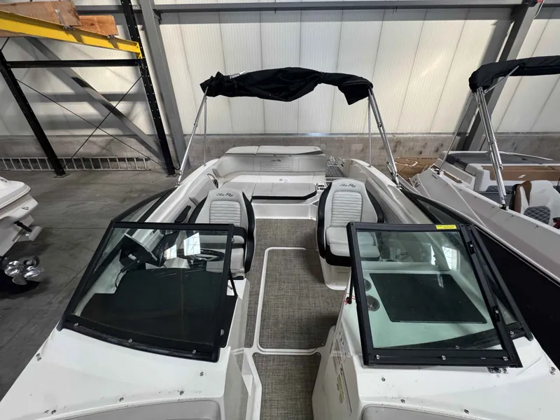 Slide: The Image of Sea Ray SPX 210 2021 - 4