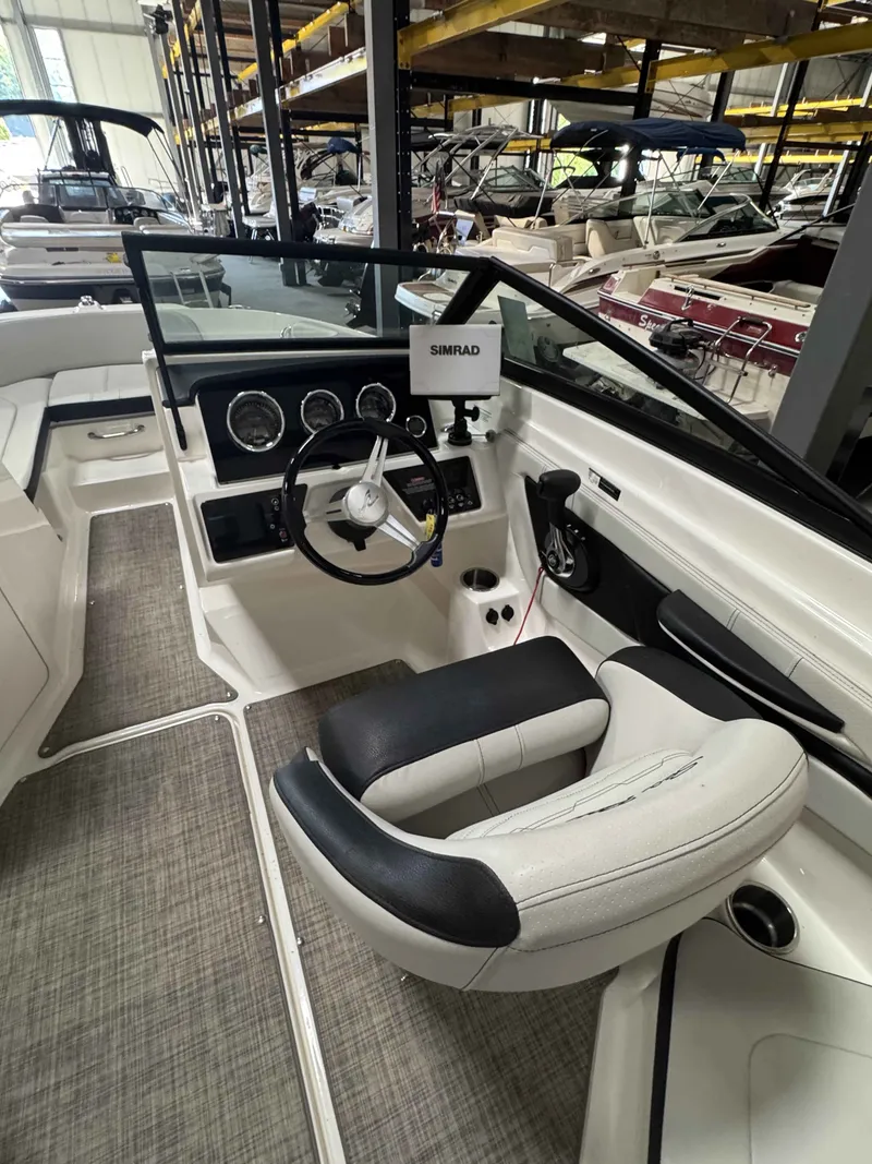 Slide: The Image of Sea Ray SPX 210 2021 - 6