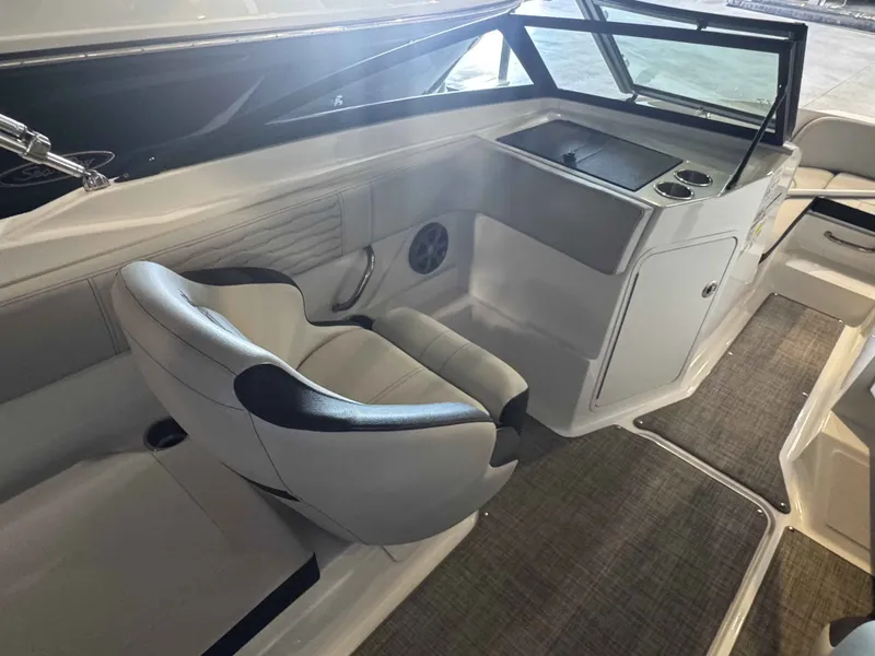 Slide: The Image of Sea Ray SPX 210 2021 - 9