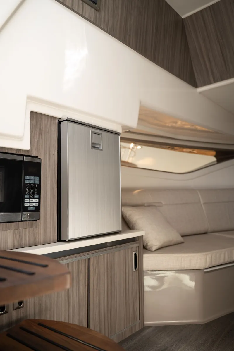 Slide: The Image of Sea Ray Sundancer 320 2024 - 15