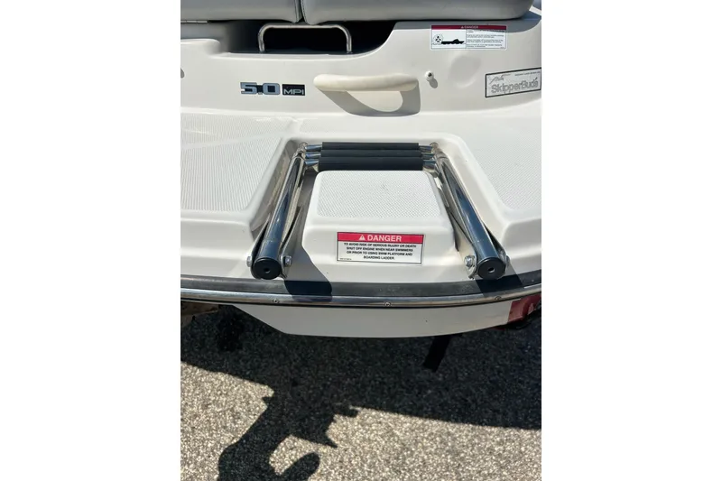 Slide: The Image of 2008 Searay 205 SPORT boat with 5.0 MPI engine and boarding ladder. - 23