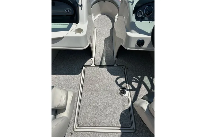 Slide: The Image of 2008 Searay 205 SPORT boat interior with gray carpet and seating. - 41