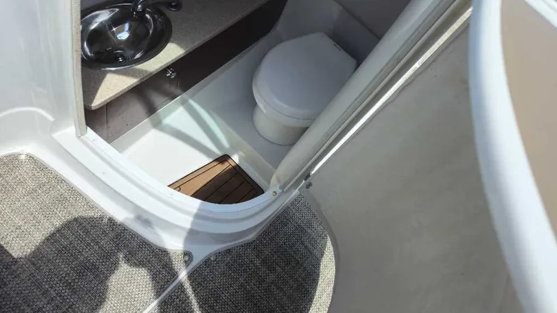 Slide: The Image of Crownline Boats Eclipse E6 XS 2016 - 18