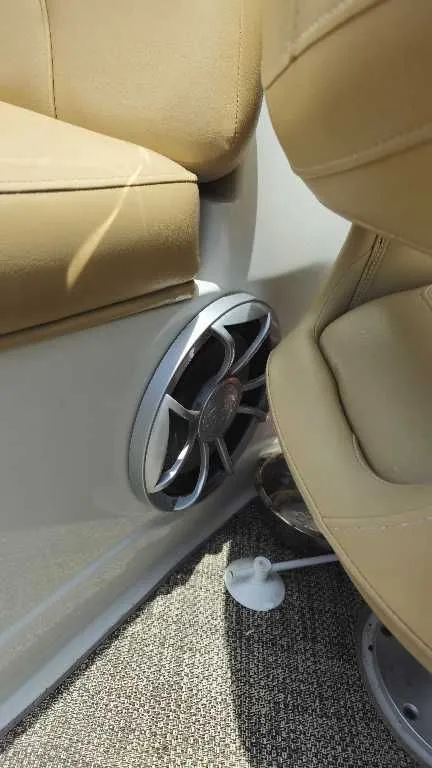 Slide: The Image of Crownline Boats Eclipse E6 XS 2016 - 22