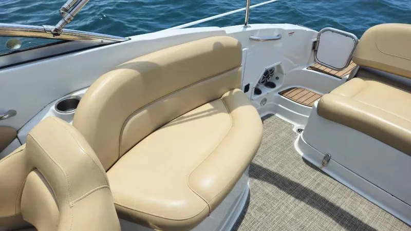 Slide: The Image of Crownline Boats Eclipse E6 XS 2016 - 23