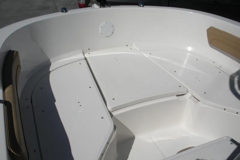 Slide: The Image of Bayliner Trophy T20CC 2025 - 3