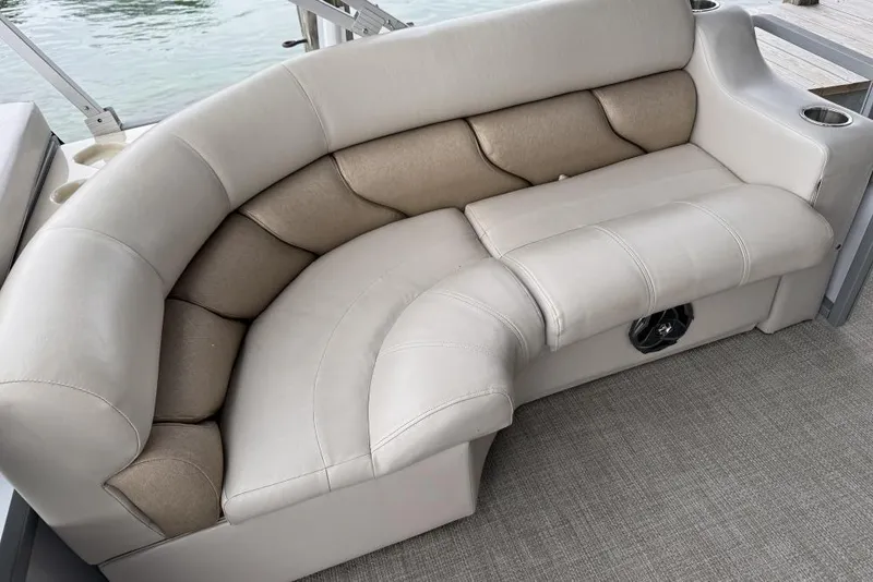 Slide: The Image of 2007 Manitou Aurora pontoon boat with outboard motor at Elk Rapids Marina. - 6