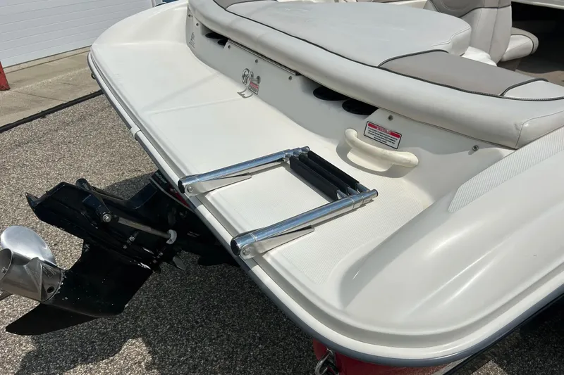 Slide: The Image of Folded swim ladder on 2003 Sea Ray 182 SRX Bow Rider boat. - 29