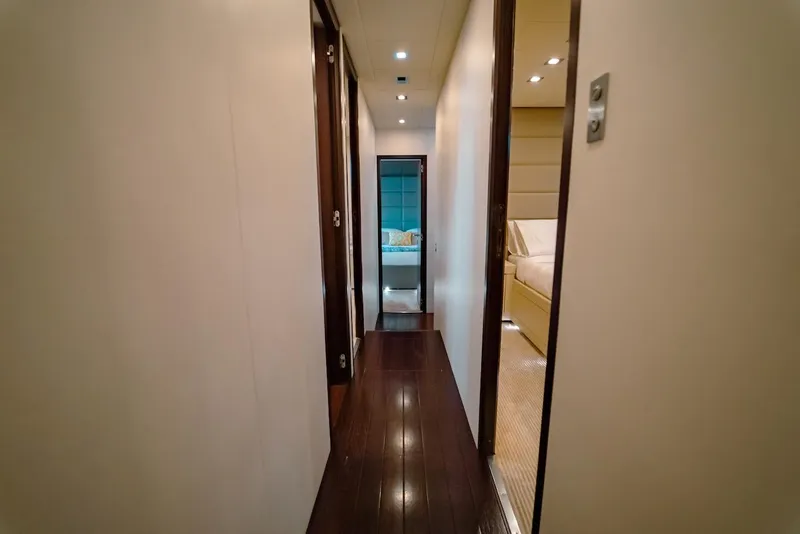 Slide: The Image of Mangusta 92 2007 - 53