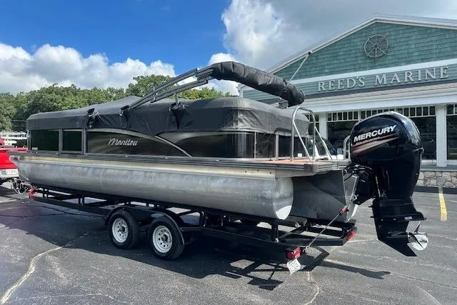 Slide: The Image of 2017 Manitou 23 Oasis pontoon boat with Mercury engine at Reed's Marine. - 32