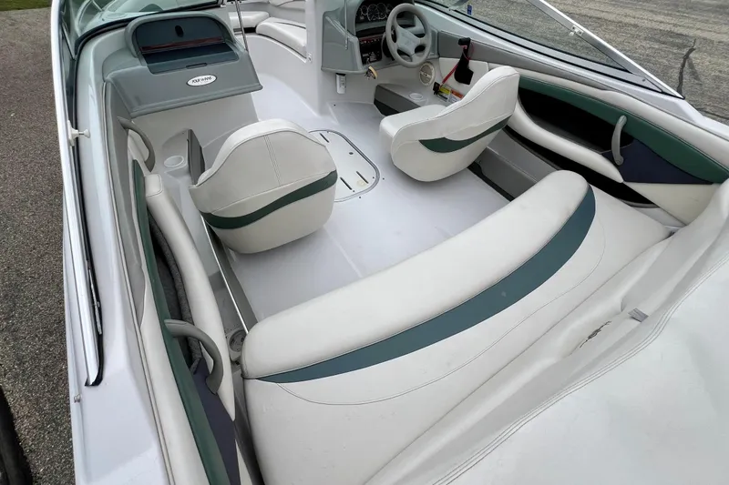 Slide: The Image of Interior of 2000 Four Winns 190 Horizon SS boat with white and teal seating. - 6