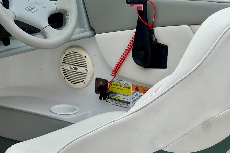 Slide: The Image of Interior of 2000 Four Winns 190 Horizon SS boat with steering wheel and speaker. - 7