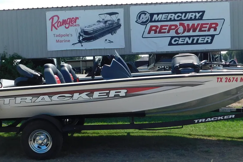 The Image of 2025 Tracker Pro Team 175 boat displayed at Mercury Repower Center. - 1