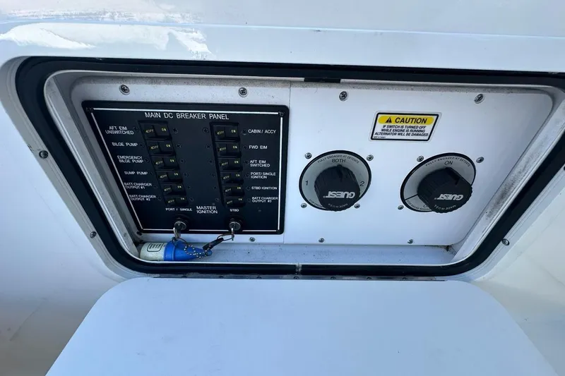 Slide: The Image of Main DC breaker panel on 2004 Sea Ray 280 Sundancer boat. - 28