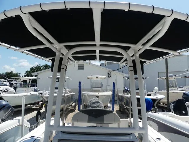 Slide: The Image of Robalo R202 Explorer 2019 - 12