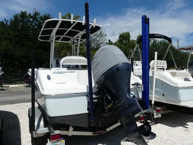 Slide: The Image of Robalo R202 Explorer 2019 - 3