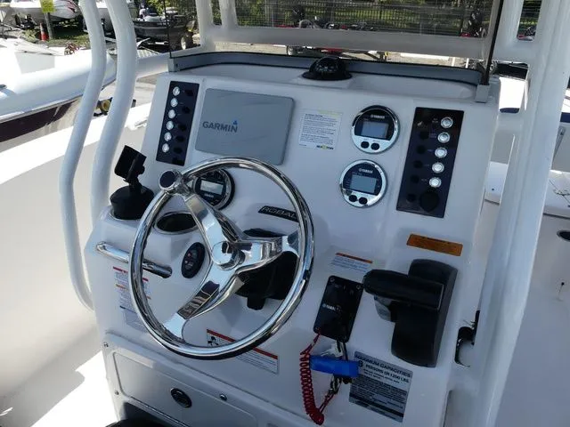 Slide: The Image of Robalo R202 Explorer 2019 - 5