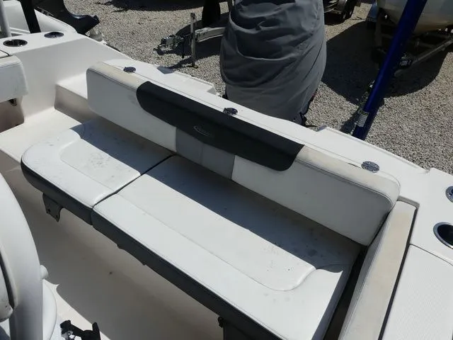 Slide: The Image of Robalo R202 Explorer 2019 - 9