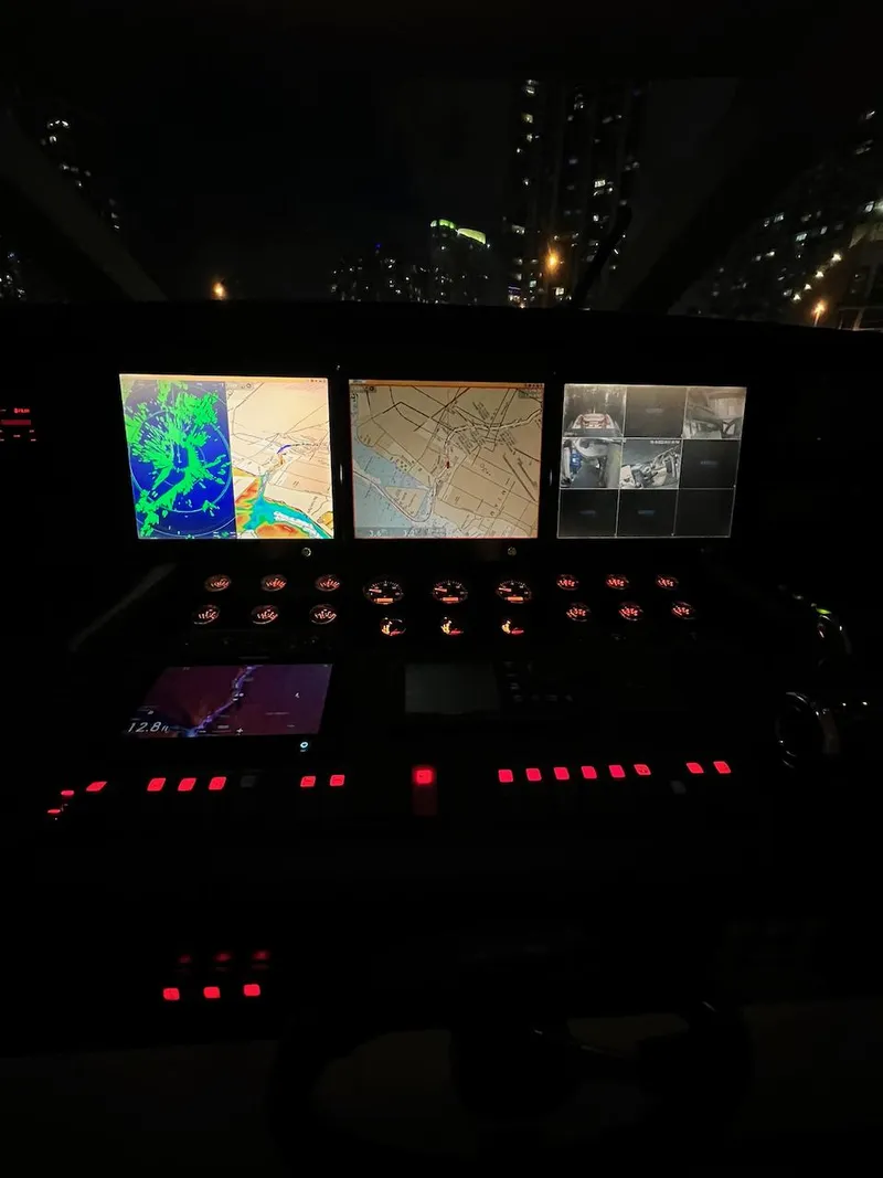 Slide: The Image of Sunseeker Predator 108 2008 - 61