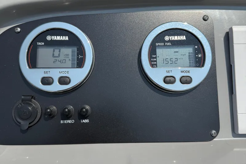 Slide: The Image of Yamaha gauges on 2023 Robalo R207 Dual Console boat dashboard. - 6