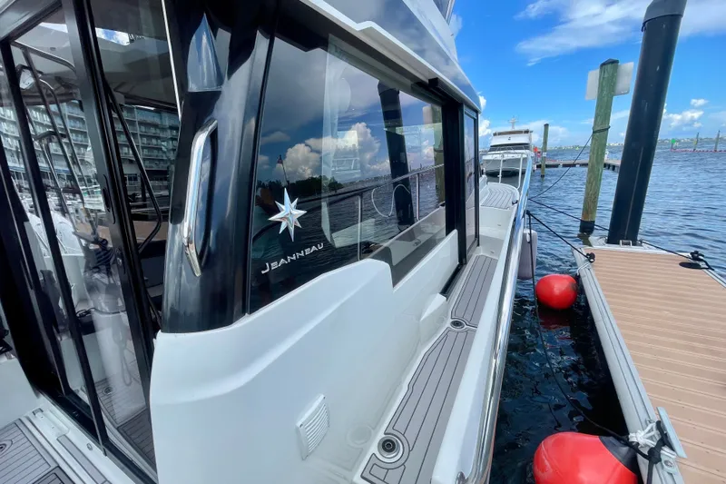 Slide: The Image of Jeanneau NC 1095 Fly 2021 - 16