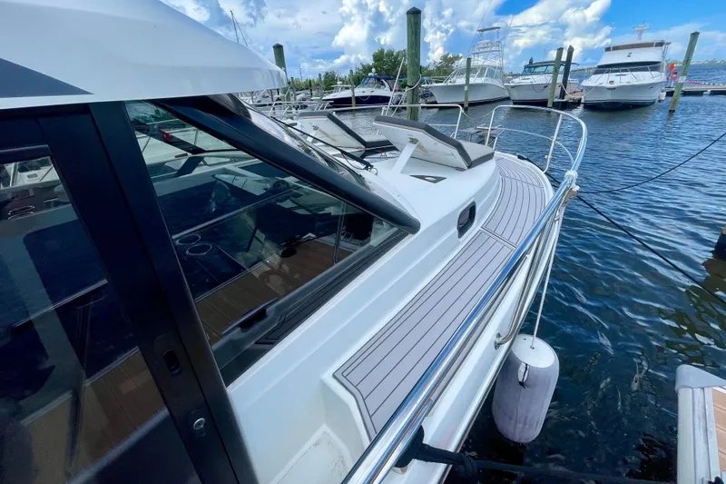 Slide: The Image of Jeanneau NC 1095 Fly 2021 - 17