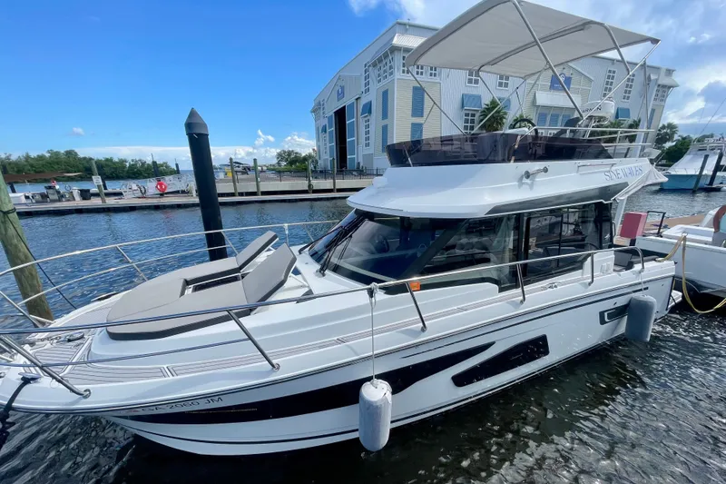 Slide: The Image of Jeanneau NC 1095 Fly 2021 - 2