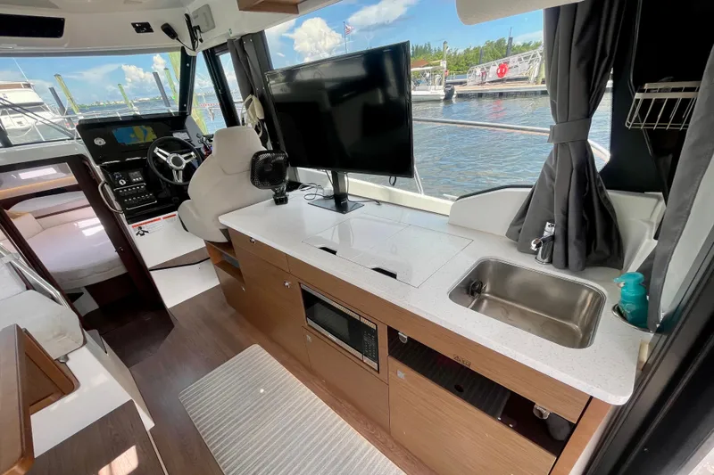 Slide: The Image of Jeanneau NC 1095 Fly 2021 - 36