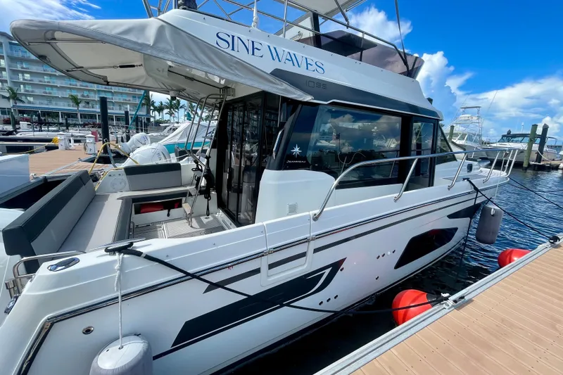 Slide: The Image of Jeanneau NC 1095 Fly 2021 - 7