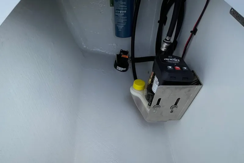 Slide: The Image of Label on Power-Pole device with serial and FCC ID for Chittum Skiffs Islamorada 21, 2026 model. - 34