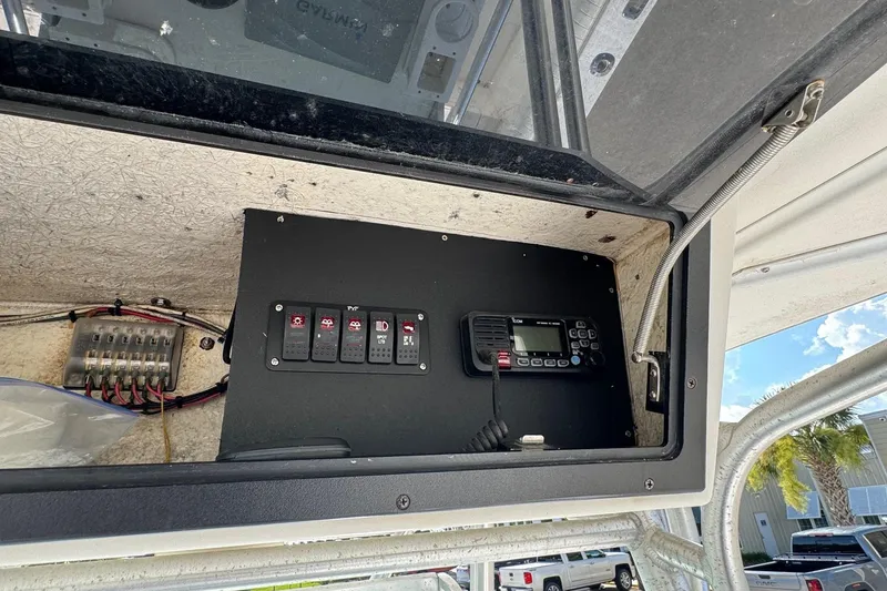 Slide: The Image of Control panel and radio inside a 2000 Regulator 26 Center Console boat. - 18