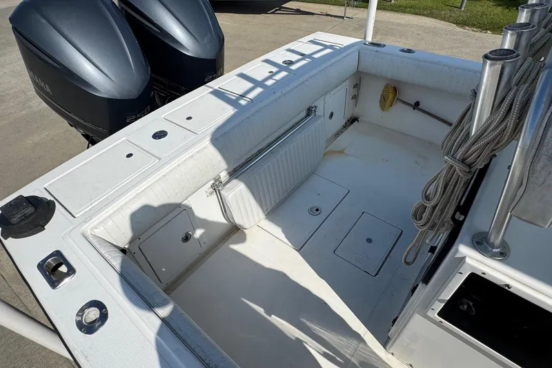 Slide: The Image of 2000 Regulator 26 Center Console boat deck with Yamaha engines and storage compartments. - 21