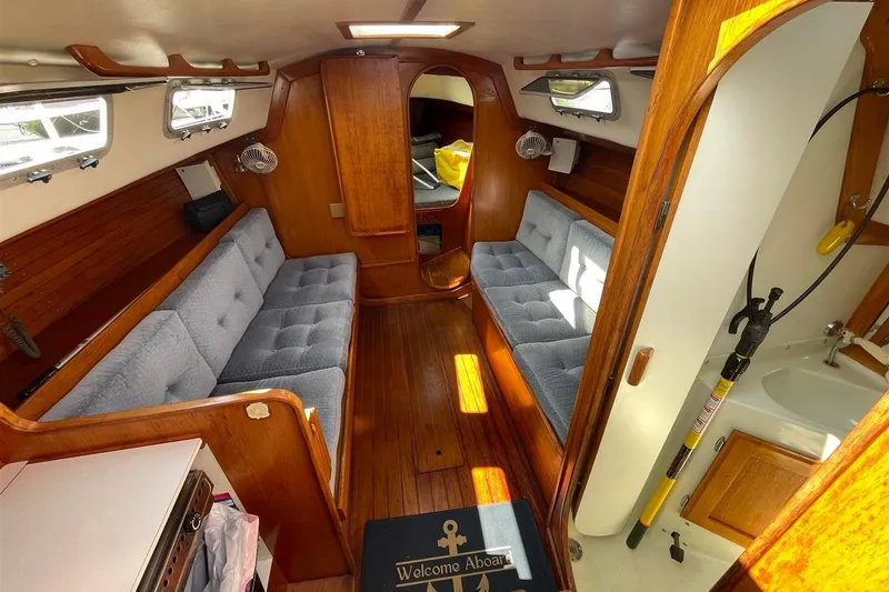 Slide: The Image of Interior of 1986 J Boats J/28 sailboat with cozy seating and wooden finishes. - 40