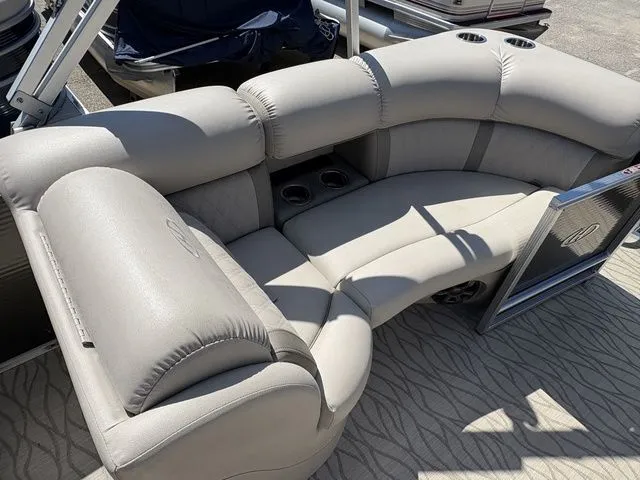 Slide: The Image of Harris 220 Cruiser (HCX22) 2018 - 11