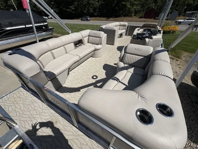 Slide: The Image of Harris 220 Cruiser (HCX22) 2018 - 5