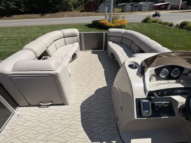 Slide: The Image of Harris 220 Cruiser (HCX22) 2018 - 6