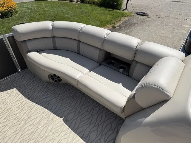 Slide: The Image of Harris 220 Cruiser (HCX22) 2018 - 8