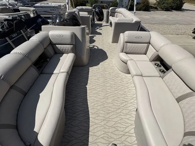 Slide: The Image of Harris 220 Cruiser (HCX22) 2018 - 9