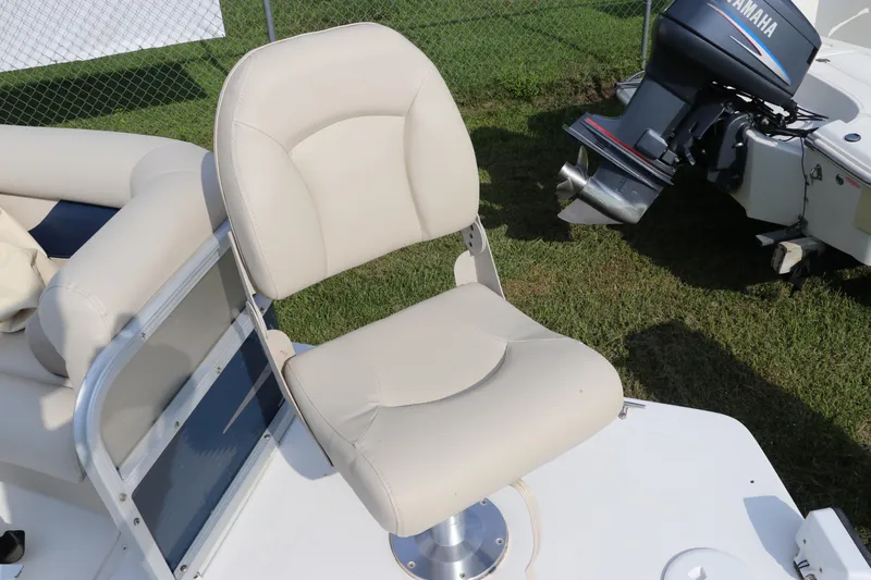 Slide: The Image of 2014 Hurricane FunDeck 226 boat seat with Yamaha outboard motor in background. - 36