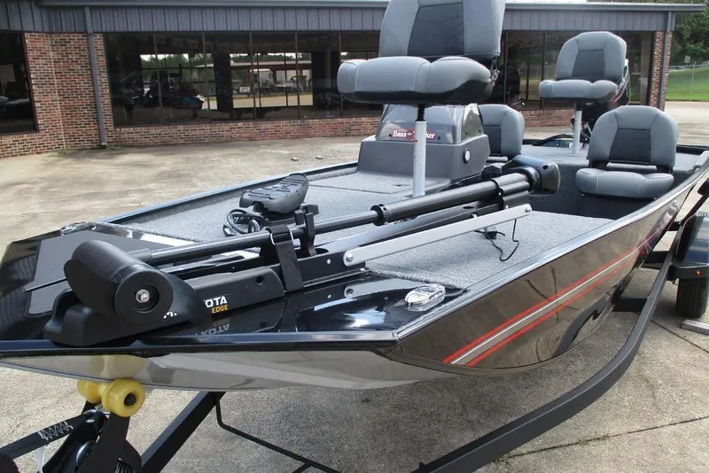 Slide: The Image of 2026 Tracker BASS TRACKER® Classic XL fishing boat with seating and trolling motor. - 7