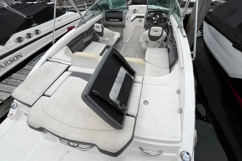 Slide: The Image of 2013 Chaparral 226 SSi Wide Tech boat interior with seating and dashboard. - 5