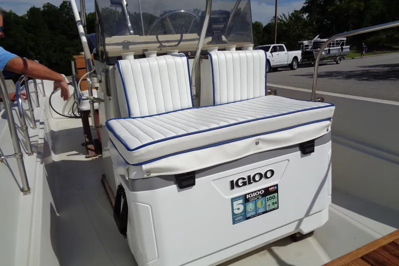 Slide: The Image of 1986 Boston Whaler Montauk 17 CC boat interior with Igloo cooler seat. - 11