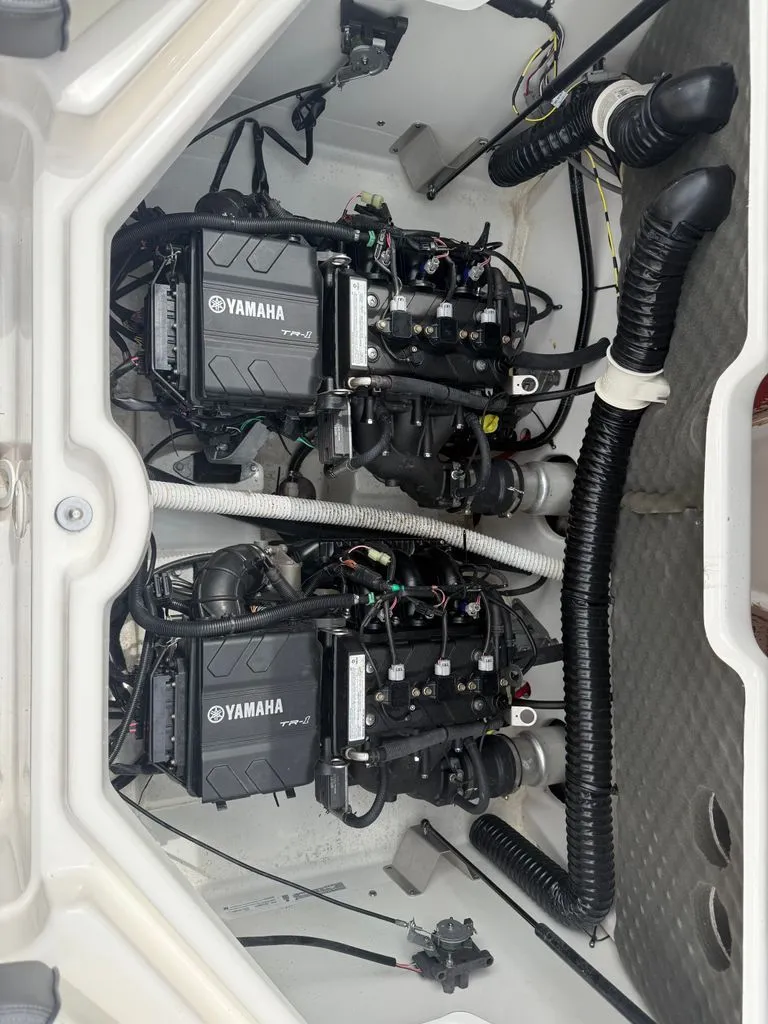 Slide: The Image of Yamaha AR210 2022 - 23