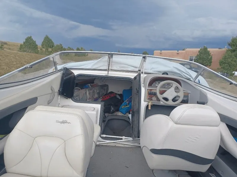 Slide: The Image of Four Winns 205 Sundowner 2001 - 3