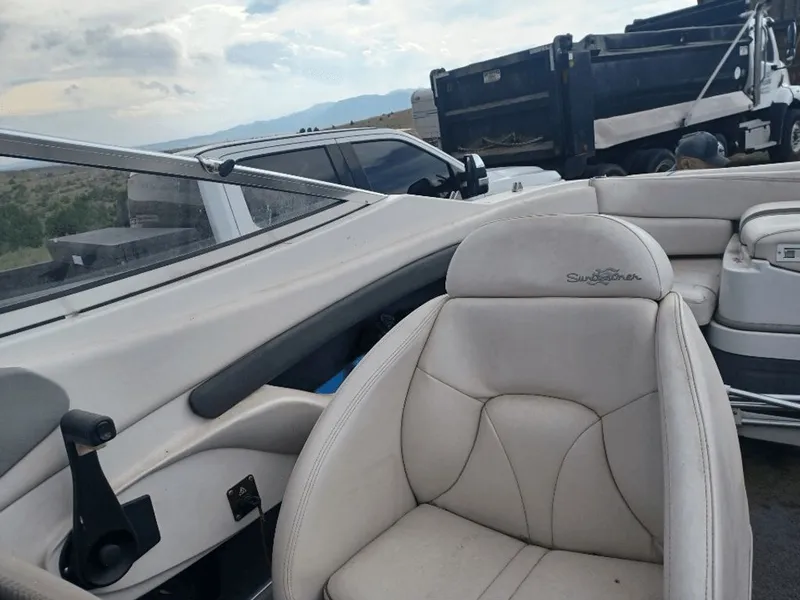 Slide: The Image of Four Winns 205 Sundowner 2001 - 6