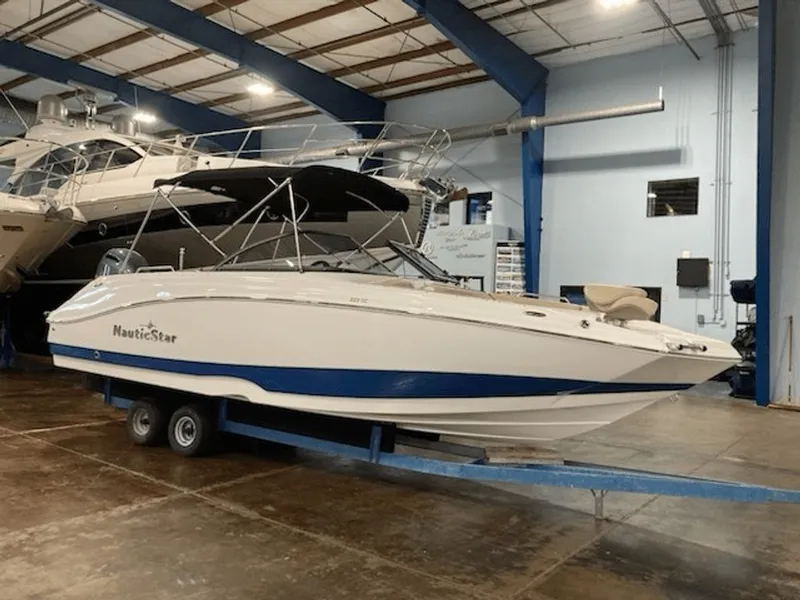 Slide: The Image of NauticStar 223 DC 2022 - 0