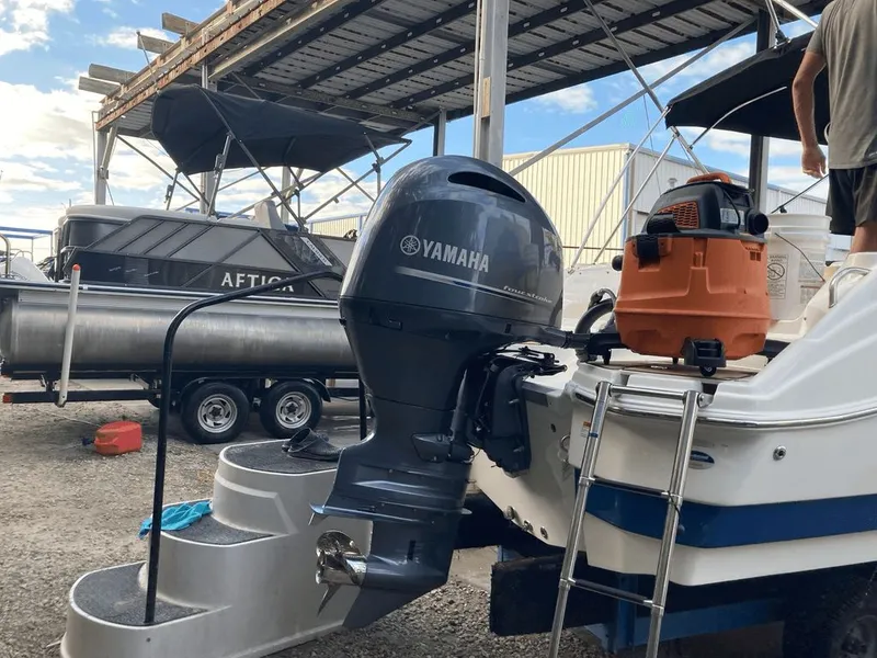 Slide: The Image of NauticStar 223 DC 2022 - 5