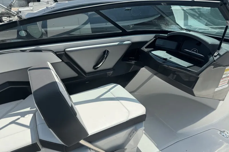 Slide: The Image of Monterey 238SS Super Sport 2018 - 10